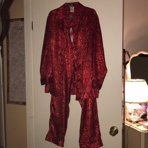 Women’s Vintage Pajama Set in Great Condition.